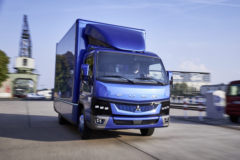 รถบรรทุกไฟฟ้า Fuso eCanter  รถบรรทุกที่ใช้พลังงานไฟฟ้า คันแรกของโลก