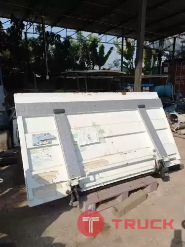 ขายลิฟท์ยกฝาท้ายสำหรับติดรถบรรทุก 6 ล้อ เก่าญี่ปุ่นแท้