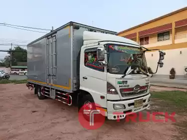 เอาไปทั้งคัน หรือไม่เอาตู้ก็ได้ HINO MEGA500 รุ่น FC9JJKA เครื่องยนต์4สูบ 145 แรงม้าเทอร์โบอินเตอร์คูลเลอร์ ตู้แห้งยาว 5.60 ม .รถจดทะเบียน พย 2556 ตู้ 4 บาน ออกศูนย์ มือแรก เจ้าของขับเอง รถสวยพร้อมใช้ รถอยู่ อ เมือง สุโขทัย