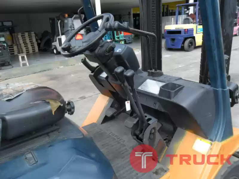 ขายฟอร์คลิฟท์ TOYOTA รุ่น 7FG25 เครื่องยนต์เบนซิน/แก๊ส ขนาด 2.5 ตัน เสายกสูง 4.5 เมตร สภาพดี รถมือสองนำเข้าจากญี่ปุ่นราคาไม่แพง