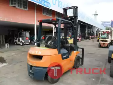 ขายฟอร์คลิฟท์ TOYOTA รุ่น 7FG25 เครื่องยนต์เบนซิน/แก๊ส ขนาด 2.5 ตัน เสายกสูง 4.5 เมตร สภาพดี รถมือสองนำเข้าจากญี่ปุ่นราคาไม่แพง