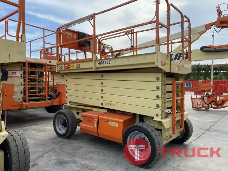 ขายรถกระเช้า JLG ขากรรไกร 4069LE สูง 12.19 เมตร มือสอง พร้อมใช้งาน
