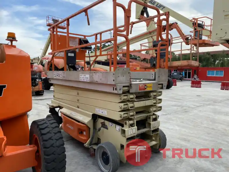 ขายรถกระเช้า JLG ขากรรไกร 3246ES สูง 9.68 เมตร มือสอง