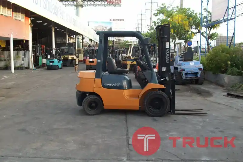 ขายฟอร์คลิฟท์ TOYOTA รุ่น 7FD20 เครื่องยนต์ดีเซล เกียร์ออโต้ ขนาด 2 ตัน เสายกสูง 3.5 เมตร รถมือสองสภาพดี