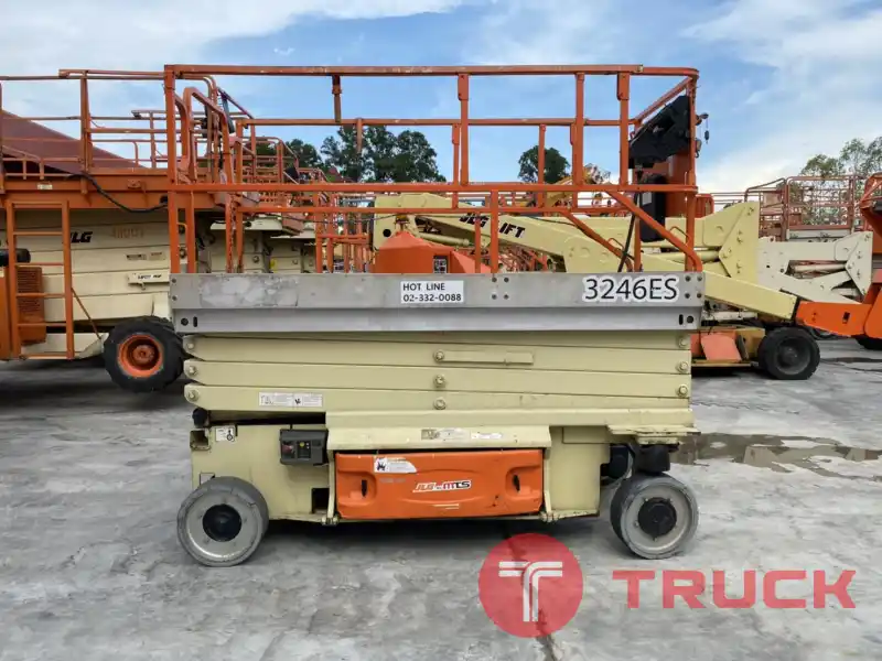 ขายรถกระเช้า JLG ขากรรไกร 3246ES สูง 9.68 เมตร มือสอง