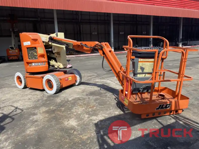 ขายรถกระเช้า JLG บูมข้อศอก E300AJP สูง 9.14 เมตร