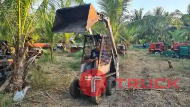 ขาย รถตัก bobcat นี่ห้อ TCM 343 เครือง kubota ดีเซล 2 สูบ ยกสูง 2.5 ม เก่าญี่ปุ่น 110,000 บาท