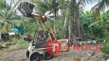 ขาย รถตัก bobcat TCM 343 ดีเซล kubota 2 สูบ หน้ายางกว้างไม่เท่ากัน 1 เส้น ยกสูง 2.3 ม เก่าญี่ปุ่น