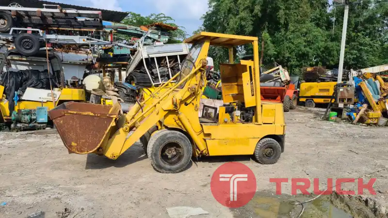 ขาย รถตักล้อยาง komatsu SD15 เก่าญี่ปุ่น สภาพสวย ยกสูง 3 ม ใช้งานมาน้อย ตักได้ 1.5 คิว = 230,000 บาท
