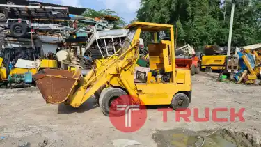 ขาย รถตักล้อยาง komatsu SD15 เก่าญี่ปุ่น สภาพสวย ยกสูง 3 ม ใช้งานมาน้อย ตักได้ 1.5 คิว = 230,000 บาท