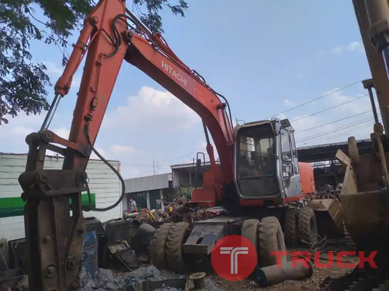 แบคโฮ ล้อยาง พร้อมหัวกระแทก และ บุ้งกี๋ 565,000 บาท HITACHI EX100W มีไลน์หัวกระแทก เครื่องดี ปั้มแรง เกียร์แรง พร้อมใช้