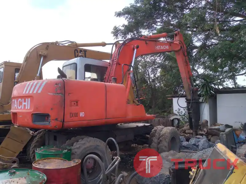 แบคโฮ ล้อยาง พร้อมหัวกระแทก และ บุ้งกี๋ 565,000 บาท HITACHI EX100W มีไลน์หัวกระแทก เครื่องดี ปั้มแรง เกียร์แรง พร้อมใช้