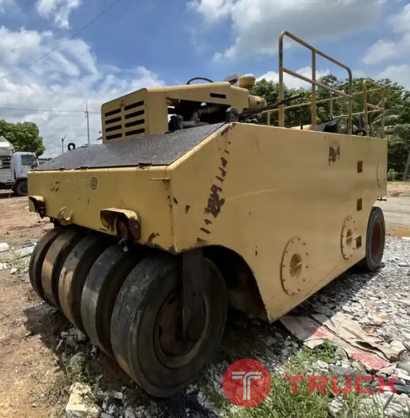 รถบด 11 ล้อยาง สภาพสวยเดิม ๆ เก่าจอด 155,000 บาท MITSUBISHI U20 เครื่อง มิตชูบิชิ 6SD50 แรงดี เกียร์แรง ยางพอใช้