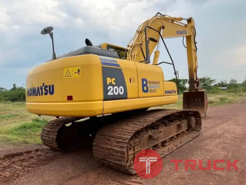 มือเดียวจากศูนย์ 1,399,000 บาท KOMATSU PC200-8 ปี 2016 มีไลน์หัวเจาะ ทำงาน 14,000 ชมฺ สีเดิม ภายในสวย แอร์เย็น ไฟฟ้าครบ โช่หนา เอวแน่น เช็คศูนย์ตลอด