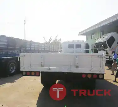 KUM คอร์เปร์เรชั่น จำกัด ISUZU NPR 6ล้อกระบะ เพลาเดียว ปี2557