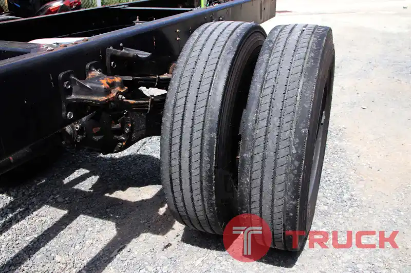 KUM คอร์เปร์เรชั่น จำกัด(สำนักงานใหญ่) ISUZU FTRหกล้อหัวคัซซีเพลาเดียว ปี 2551