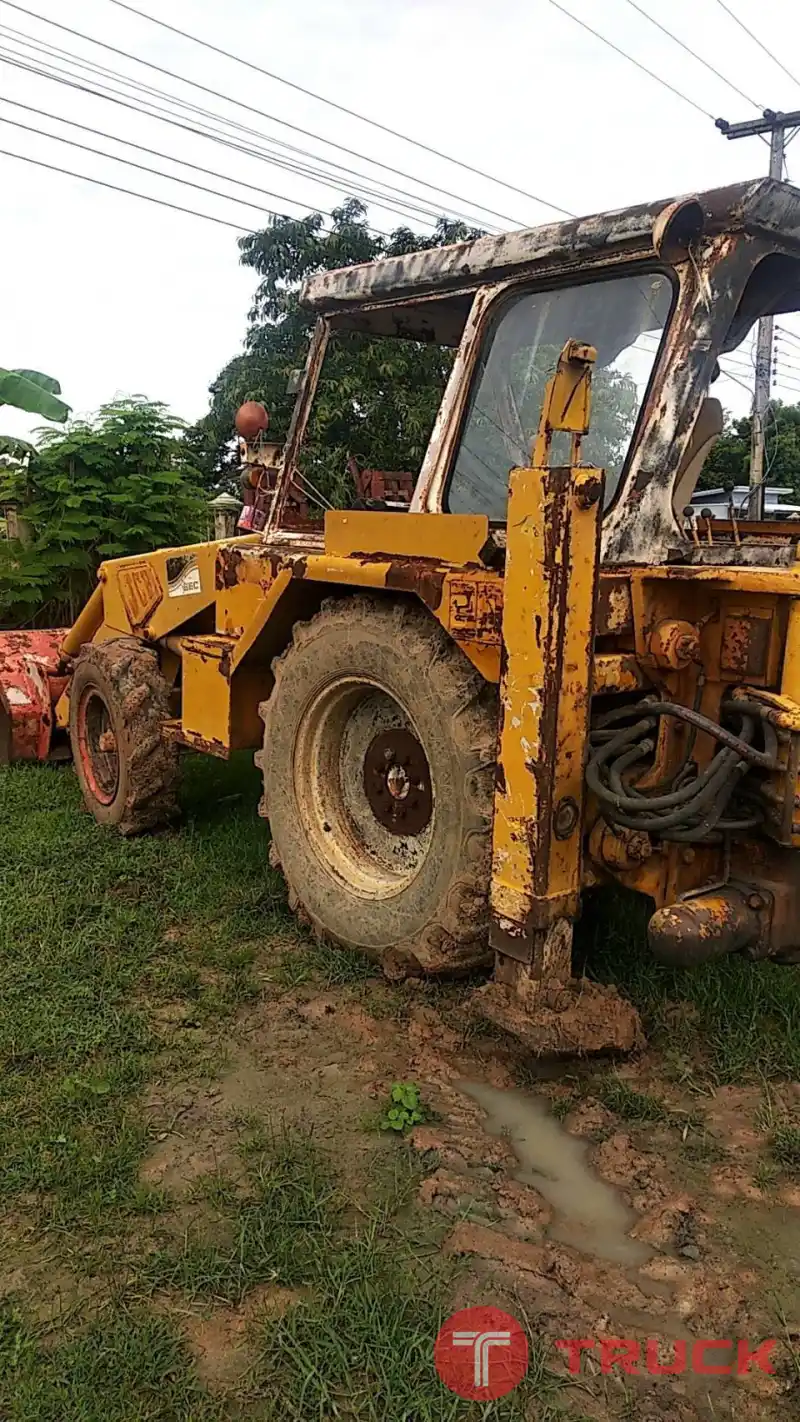 รถตัก ล้อยาง