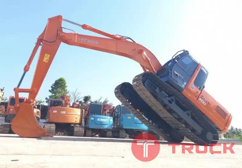 รุ่นพิมพ์นิยม พร้อมใช้ 845,000 บาท HITACHI ZX200-1 เครื่องดี ปั้มแรง โช่หนา เอวแน่น ไฟฟ้าครบ ภายในสวย แอร์เย็น