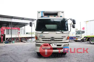KUM คอร์เปร์เรชั่น จำกัด(สำนักงานใหญ่)HINO QDR 500 รถ10ล้อตู้เย็นเพลาเดียว ปี2557