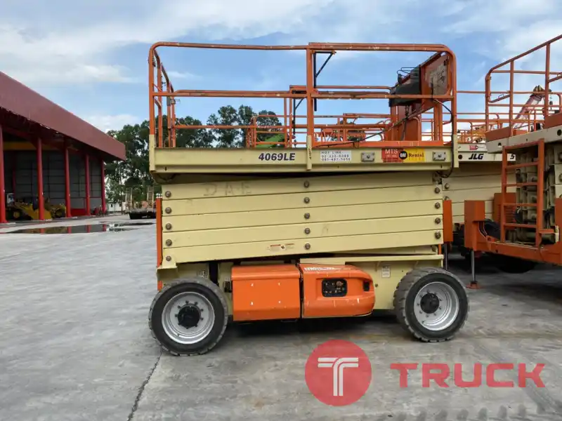 ขายรถกระเช้า JLG ขากรรไกร 4069LE สูง 12.19 เมตร มือสอง พร้อมใช้งาน