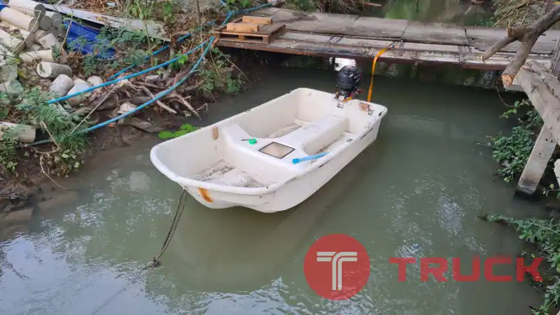 ขาย เรือไฟเบอร์ พร้อมเครื่องยนต์เบนซิน 5.5 แรง 4 จังหวะ เก่าญี่ปุ่น สภาพสวย ขนาด 115x255 cm