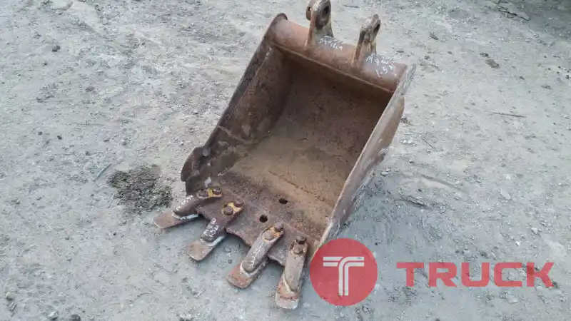 ขาย บุ้งกี๋ เก่าญี่ปุ่น สำหรับรถขุด แบคโฮ PC 20 -30 สลัก 35 มิล ห่างหูปลายบูม 12 cm ราคา 15,000 บาท