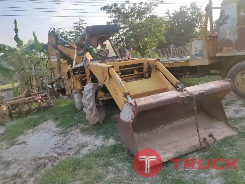 รถตัก ล้อยาง