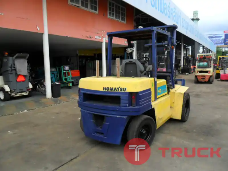 ขายฟอร์คลิฟท์ KOMATSU รุ่น FD40T-5 เกียร์ออโต้ เครื่องดีเซล เสายกสูง 4 เมตร รถนำเข้าจากญี่ปุ่นสภาพดี ราคาไม่แพง
