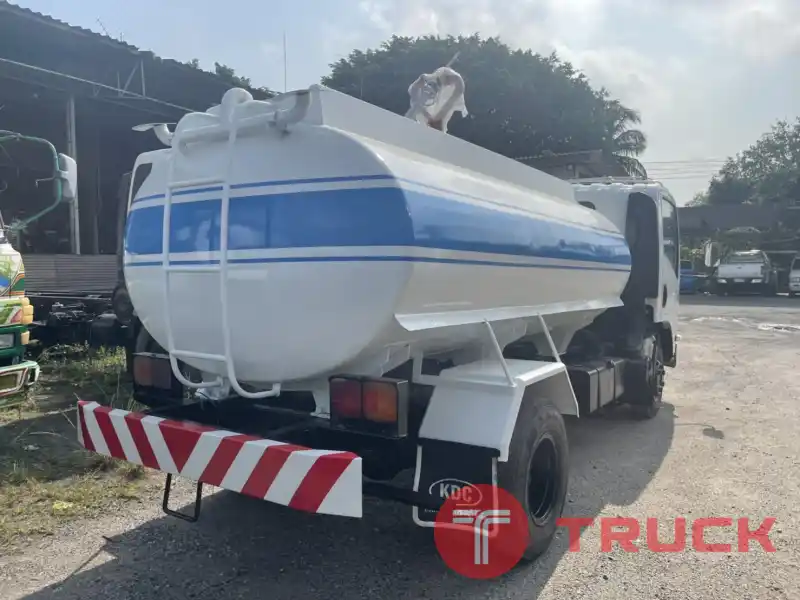 รถน้ำ isuzu 6 ล้อ แทงค์น้ำสแตนเลส 5,500 ลิตร