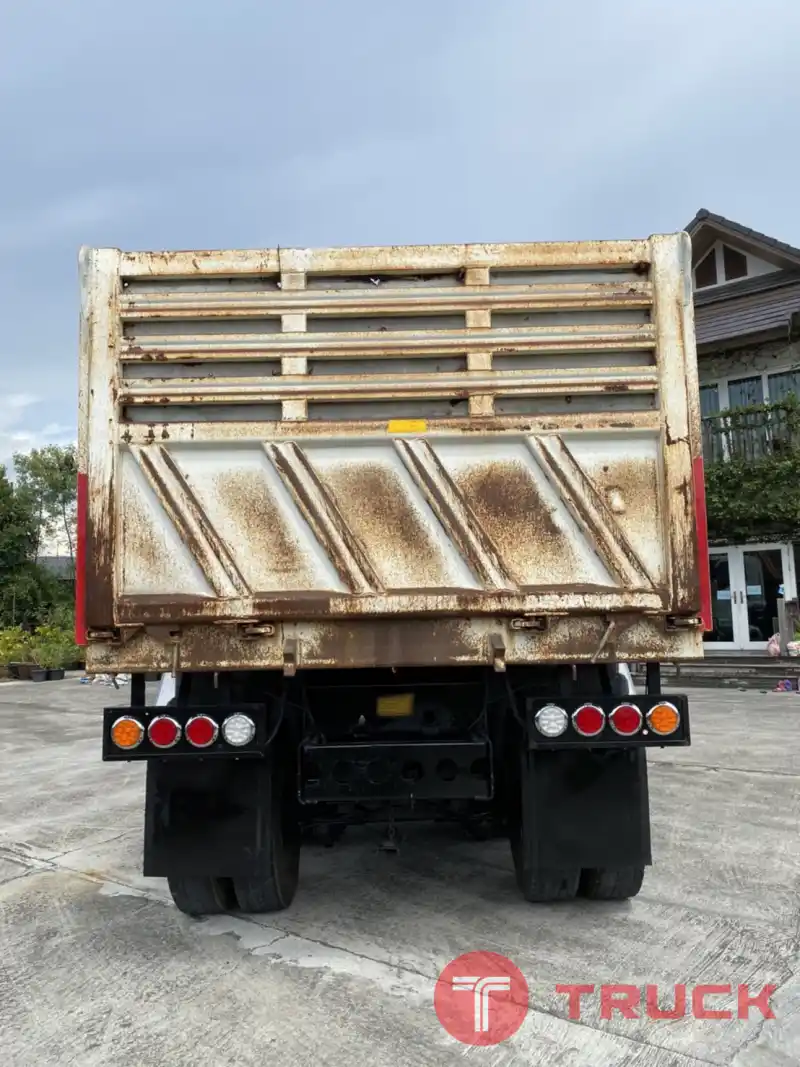 10 ล้อ Isuzu 240 แรงม้า ติดเฮี๊ยบ กระบะดัมพ์ สนใจโทร 081-8132304 เฮียสุเทพ