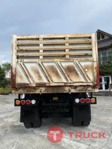 10 ล้อ Isuzu 240 แรงม้า ติดเฮี๊ยบ กระบะดัมพ์ สนใจโทร 081-8132304 เฮียสุเทพ