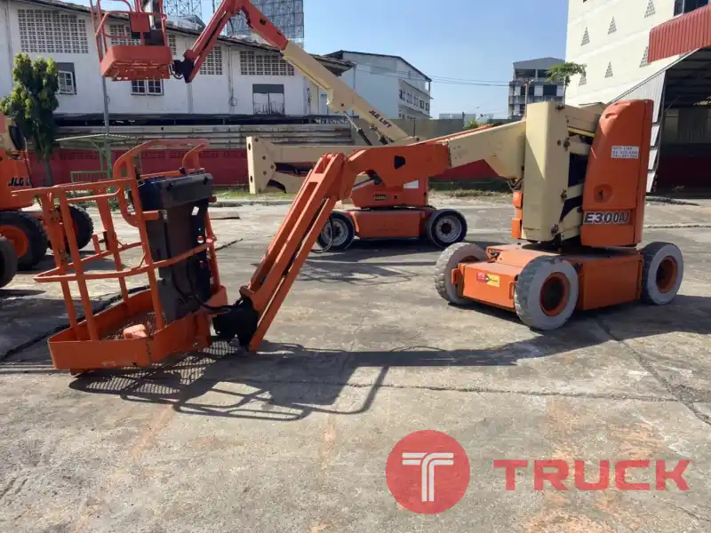 ขายรถกระเช้า JLG บูมข้อศอก E300AJP สูง 9.14 เมตร