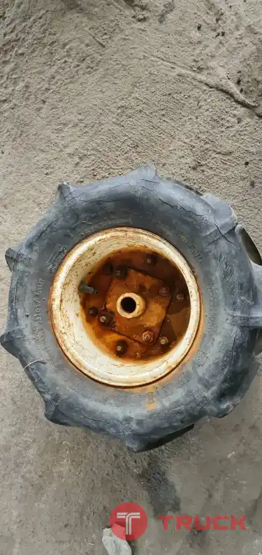 ยางอุตสาหกรรม ขนาด 17x8-8 ขายเป็นอะไหล่ กระทะล้อ ยางเสื่อมสภาพแตกลาย สำหรับรถเครื่องจักรญี่ปุ่น รถบรรทุกการเกษตร รถเกี่ยวเดินตาม ฯลฯ