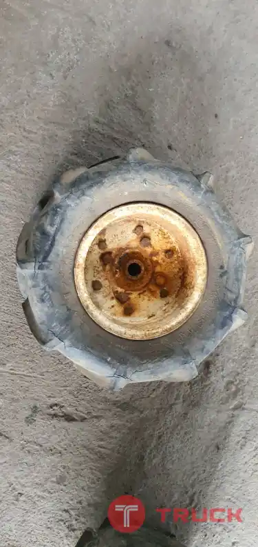 ยางอุตสาหกรรม ขนาด 17x8-8 ขายเป็นอะไหล่ กระทะล้อ ยางเสื่อมสภาพแตกลาย สำหรับรถเครื่องจักรญี่ปุ่น รถบรรทุกการเกษตร รถเกี่ยวเดินตาม ฯลฯ