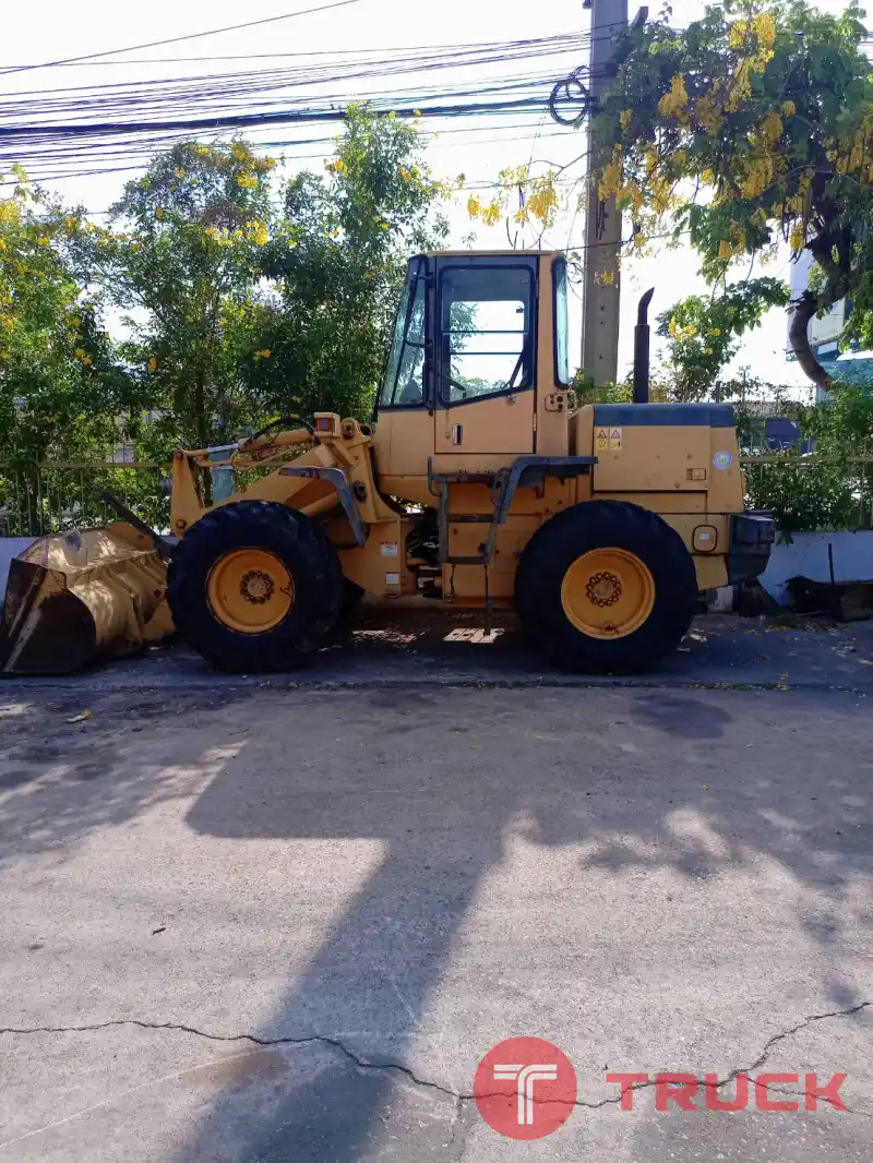 ขายรถตักเอวอ่อน KOMATSU โมเดล WA100-3 การใช้งาน 3,508 ชม รถนอก นำเข้าจากญี่ปุ่น