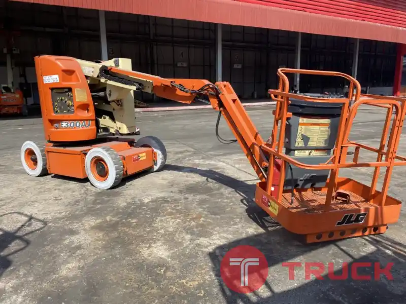 ขายรถกระเช้า JLG บูมข้อศอก E300AJP สูง 9.14 เมตร