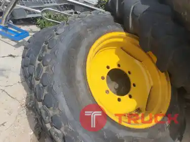ยางพร้อมกระทะล้อหลัง 14.9-24 สำหรับรถไถใหญ่ๆ หลายรุ่น เช่น Kubota รุ่น M7040 , M6040 Johndeere Massey Yanmar #กระทะล้อรถไถขอบ24 #ยางรถไถขอบ24 มือ2 ญี่ปุ่น ราคาคู่ละ 10,000บาท จัดส่งได้ทั่วไทย