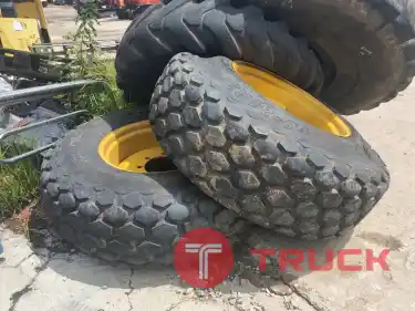 ยางพร้อมกระทะล้อหลัง 14.9-24 สำหรับรถไถใหญ่ๆ หลายรุ่น เช่น Kubota รุ่น M7040 , M6040 Johndeere Massey Yanmar #กระทะล้อรถไถขอบ24 #ยางรถไถขอบ24 มือ2 ญี่ปุ่น ราคาคู่ละ 10,000บาท จัดส่งได้ทั่วไทย