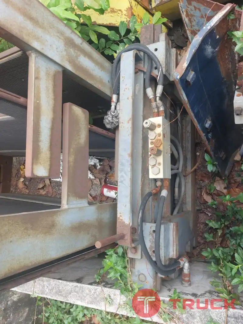 ขาย Bale Clamp อุปกรณ์หนีบตรง ติดตั้งบนแผงงาโฟร์คลิฟท์ ขนาด 2 - 4 ตัน นำเข้าจากอเมริกา