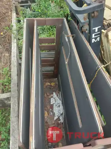 ขาย Bale Clamp อุปกรณ์หนีบตรง ติดตั้งบนแผงงาโฟร์คลิฟท์ ขนาด 2 - 4 ตัน นำเข้าจากอเมริกา