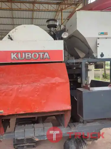 รถเกี่ยวข้าว คูโบต้า