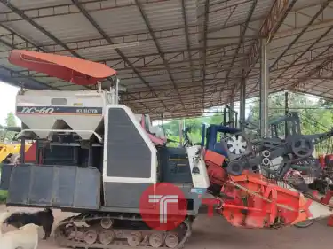 รถเกี่ยวข้าว คูโบต้า