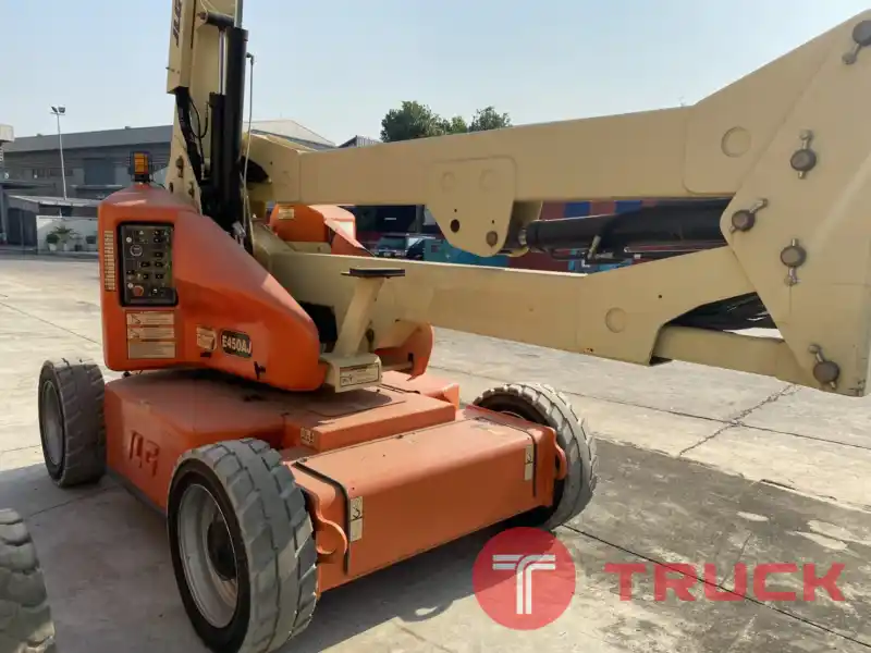 ขายรถกระเช้า JLG บูมข้อศอก E450AJ สูง 13.72 เมตร พร้อมใช้งาน