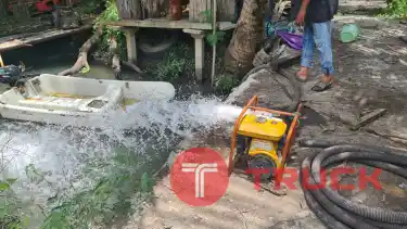 เครื่องปั๊มน้ำ สูบน้ำ แรงดัน เครื่องเบนซิน 3.7 แรง ท่อ 2 นิ้ว KUBOTA เก่าญี่ปุ่น ราคา 4,800บาท แรงดี