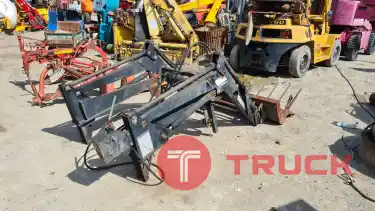 ขาย แขนบุ้งกี๋ พร้อมบุ้งกี๋เสียบฟาง / บุ้งกี๋ สำหรับรถไถนา แทรคเตอร์ ขนาด 50 แรงขึ้นไป เก่าญี่ปุ่น