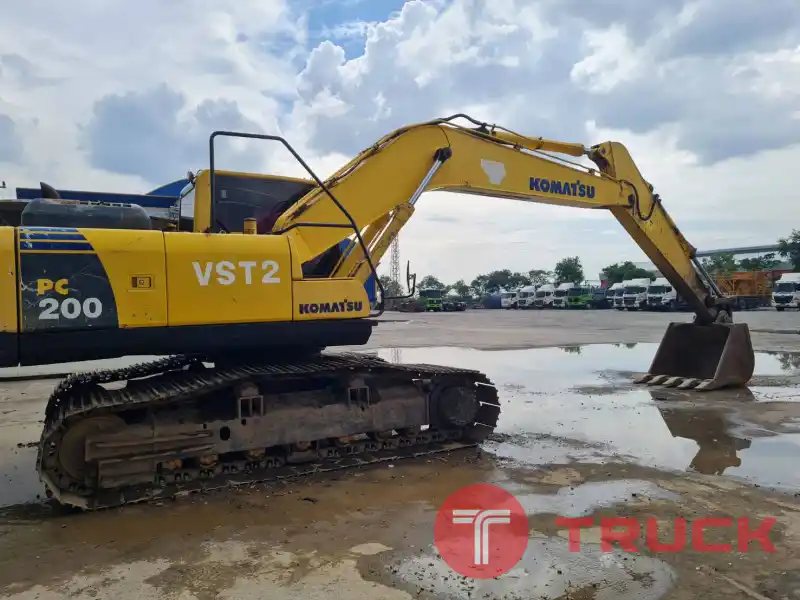 รถแทร็กเตอร์ KOMATSU PC200-8