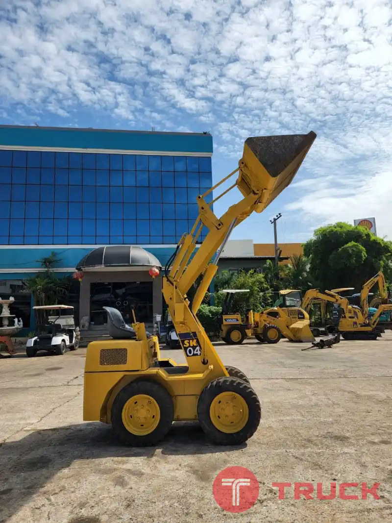 รถตัก KOMATSU SK04 นำเข้าจากญี่ปุ่น ใช้งานมาน้อย พร้อมใช้ ไม่เคยใช้งานในไทย รถตัก KOMATSU SK04 นำเข้าจากญี่ปุ่น ใช้งานมาน้อย พร้อมใช้ ไม่เคยใช้งานในไทย