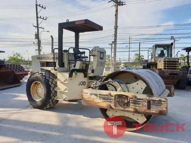 ขายรถบดอัดสั่นสะเทือนล้อเรียบ 10 ตัน Ingersoll Rand SD100D นำเข้าจาก USA แท้ 100เปอร์เซ็นต์ สภาพสวย ไม่เคยใช้งานในไทย