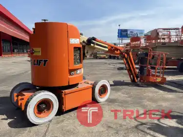 ขายรถกระเช้า JLG บูมข้อศอก E300AJP สูง 9.14 เมตร