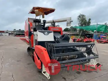 รถเกี่ยวข้าวพร้อมใช้งาน รถปีใหม่ๆๆ ชั่วโมงน้อยๆๆ รถเกี่ยวข้าว คูโบต้ารุ่น DC93G kis ดาวน์ 150,000 บาท สนใจโทรสอบถาม 089-0111624 เฮียเลี้ยงจ้า สอบถามหรือมาดูที่ร้านเราได้จ้า